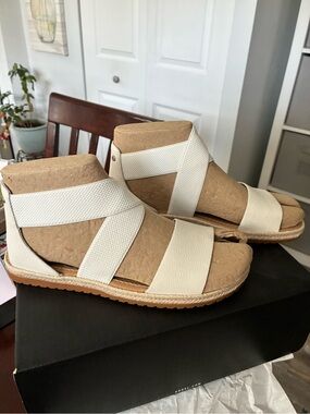 Sorel Women's White Crisscross Elastic Sandals